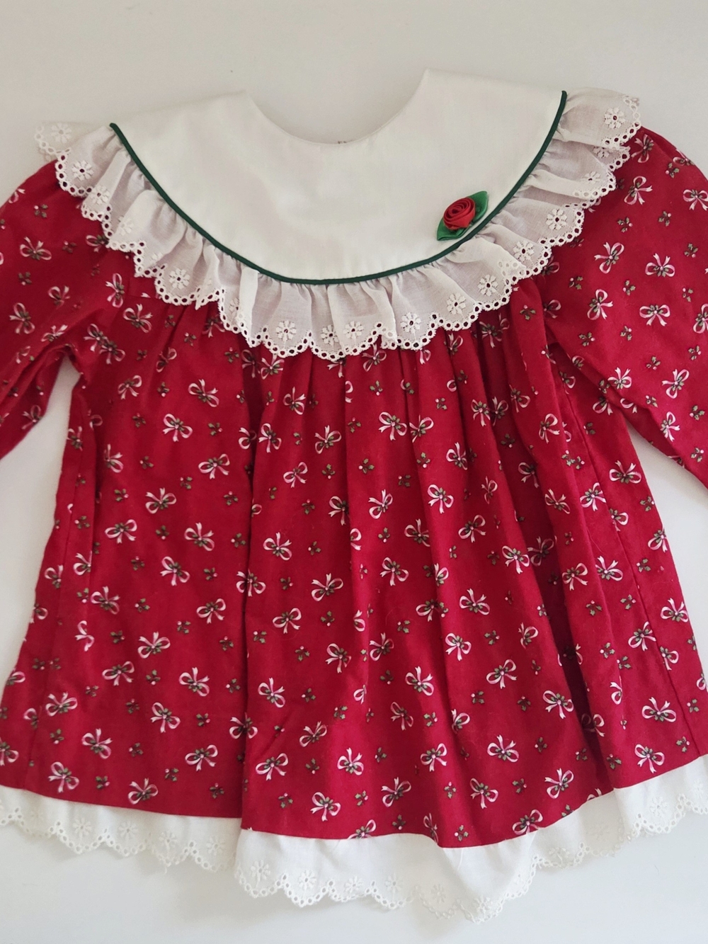 Source Unknown Red Bow-Print Long Sleeve Dressy Top with White Eyelet Collar